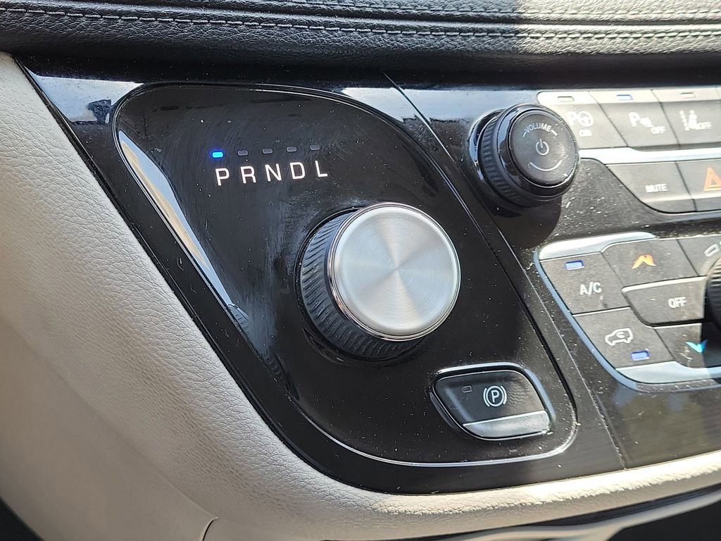 Used 2018 Chrysler Pacifica Limited w/ Advanced Safetytec Group FWD image 38