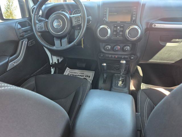 Used 2016 Jeep Wrangler Unlimited Sahara w/ Connectivity Group AWD/4WD image 12