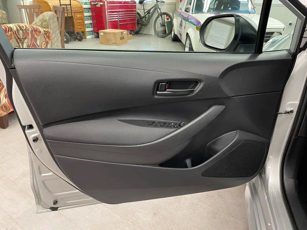 Used 2025 Toyota Corolla LE FWD image 17