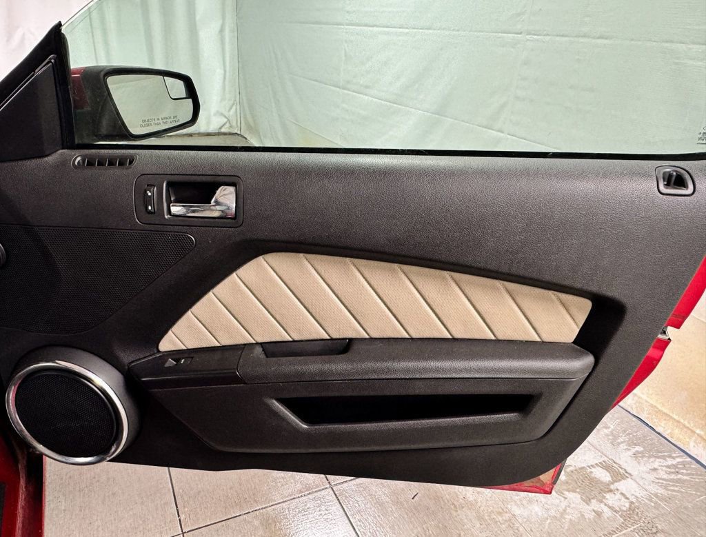 Used 2013 Ford Mustang Premium image 15