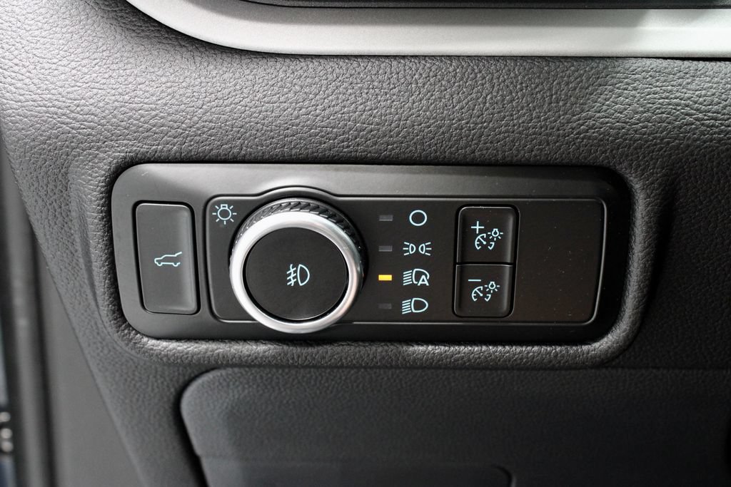 Used 2024 Ford Explorer XLT w/ Equipment Group 202A AWD/4WD image 28