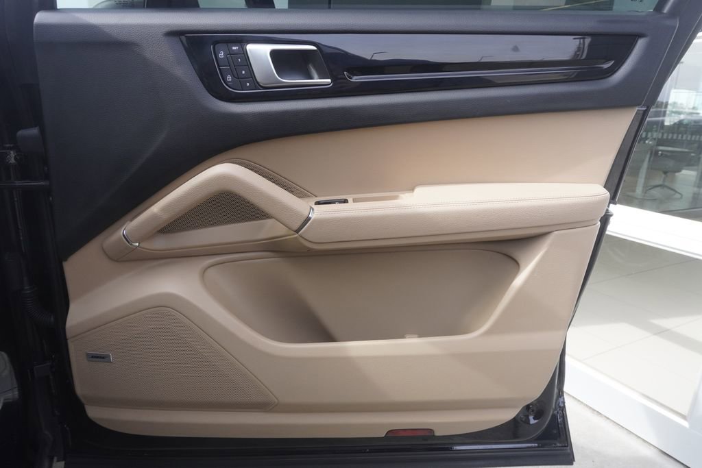 Used 2022 Porsche Cayenne Coupe image 21