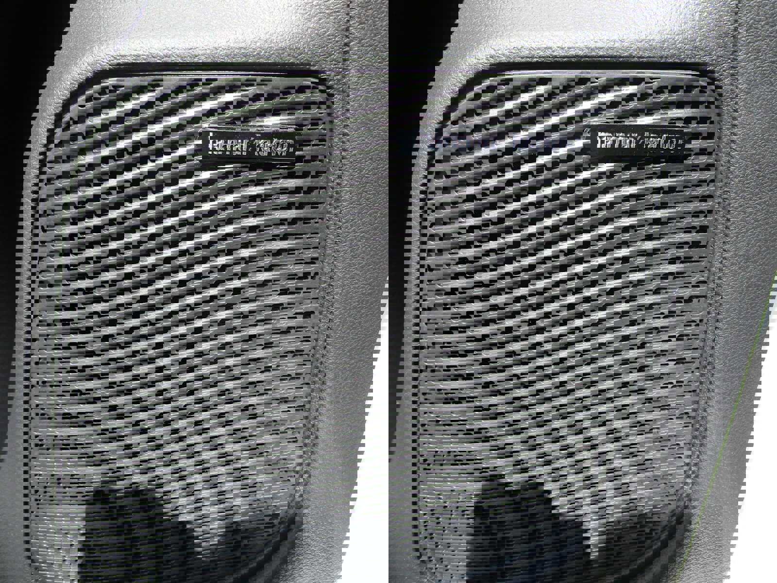 New 2026 Chrysler Pacifica Limited w/ Uconnect Theater Family Group image 30