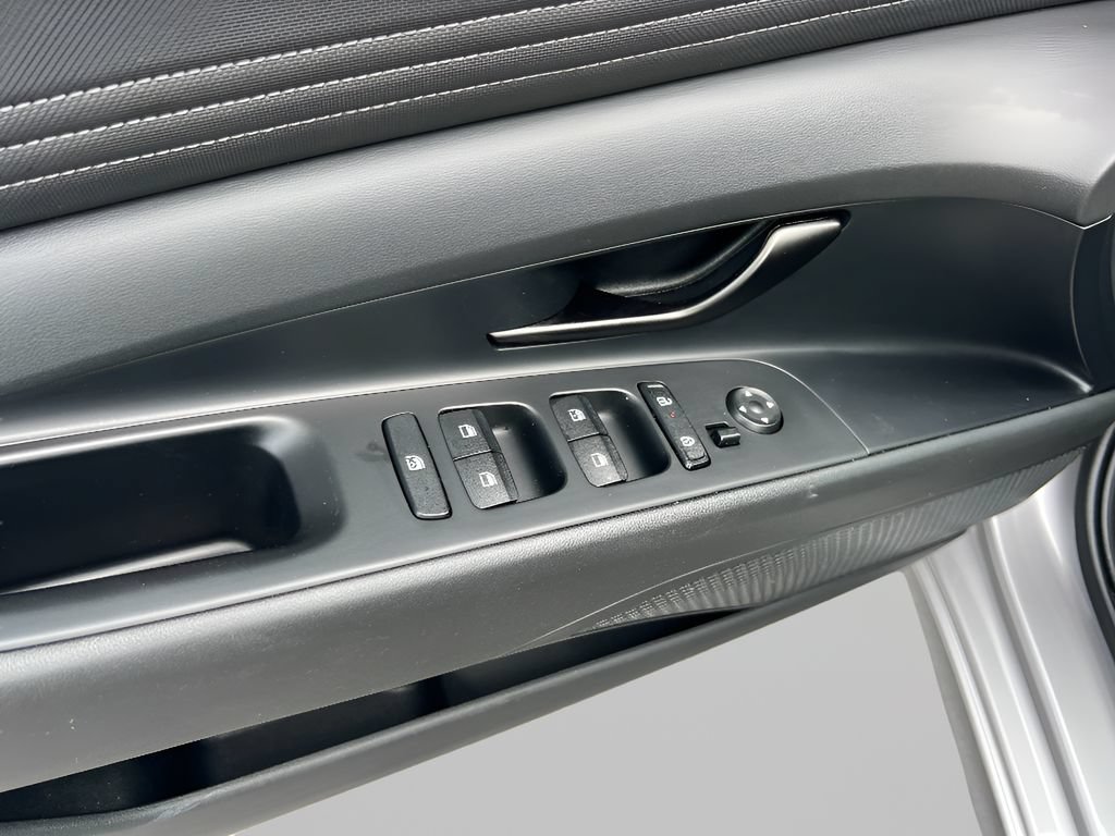 Used 2025 Hyundai Elantra Sport FWD image 20