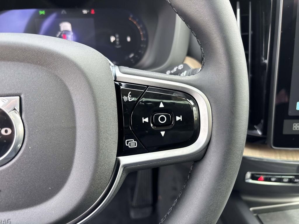 New 2026 Volvo XC60 B5 Plus w/ Protection Package Premier image 18