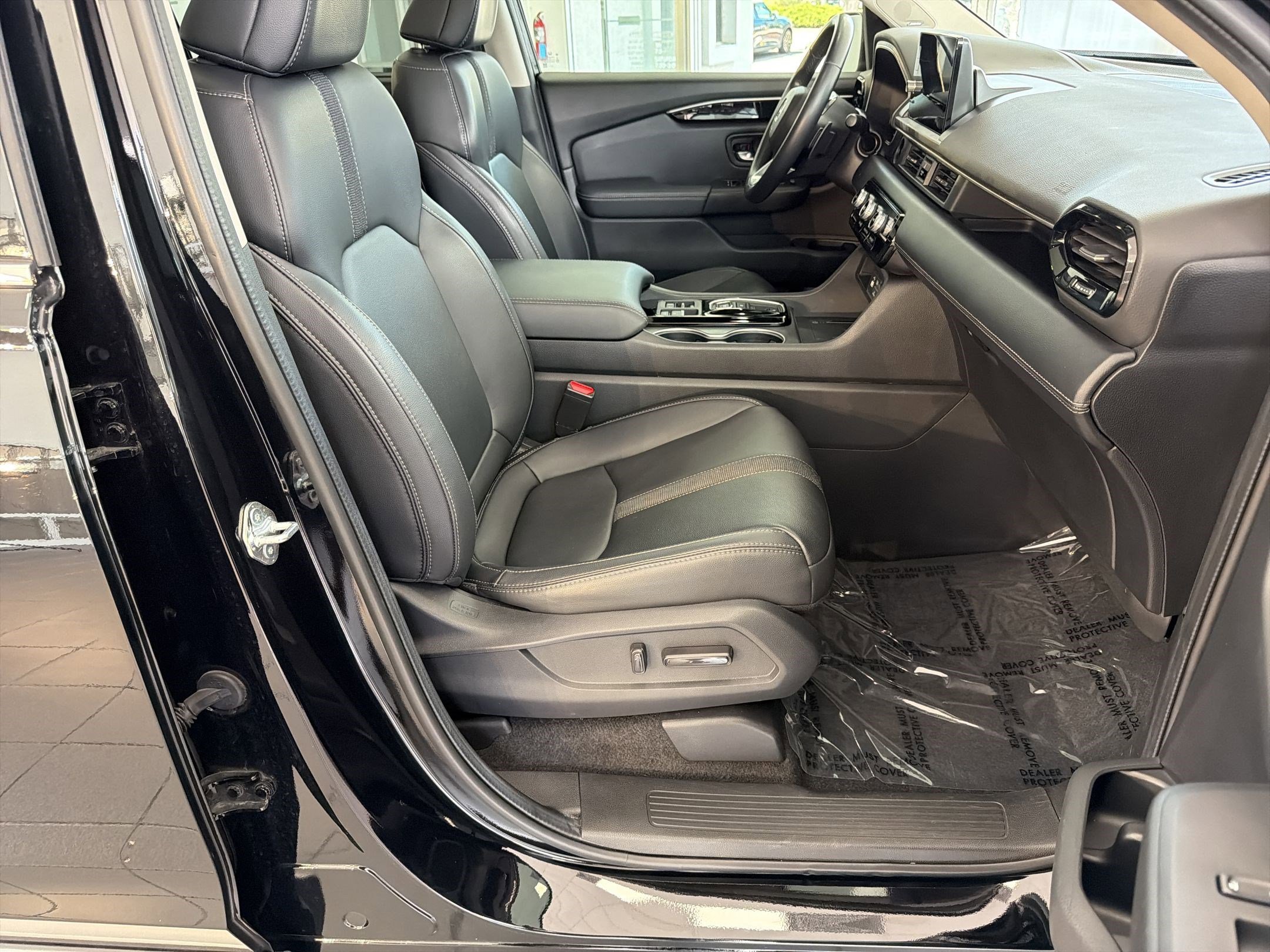 Used 2024 Honda Pilot Touring image 29