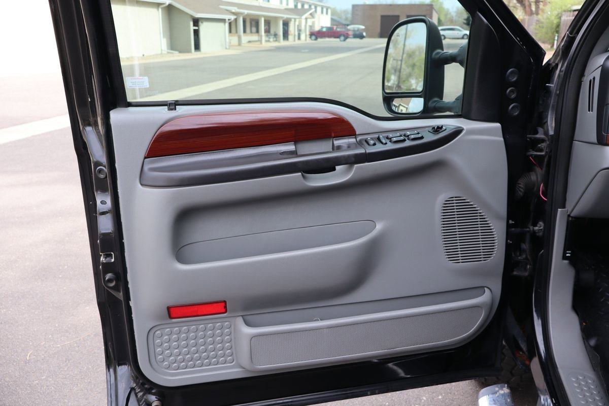 Used 2005 Ford F350 Lariat image 23