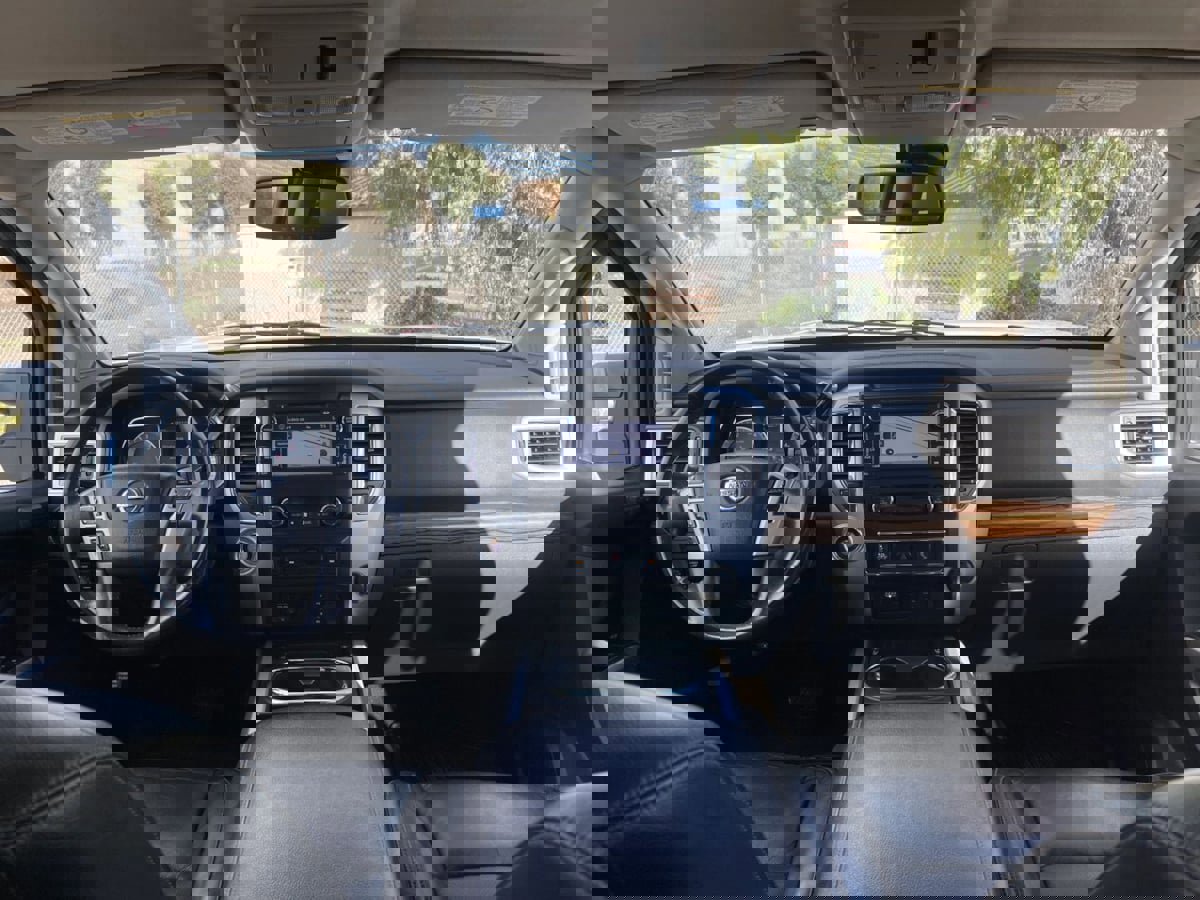 Used 2016 Nissan Titan SL image 12
