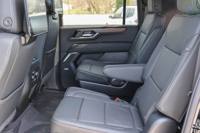 New 2026 GMC Yukon XL Denali w/ Denali Reserve Package image 17