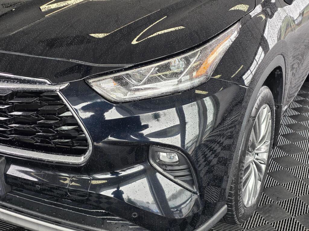 Used 2021 Toyota Highlander Platinum image 10