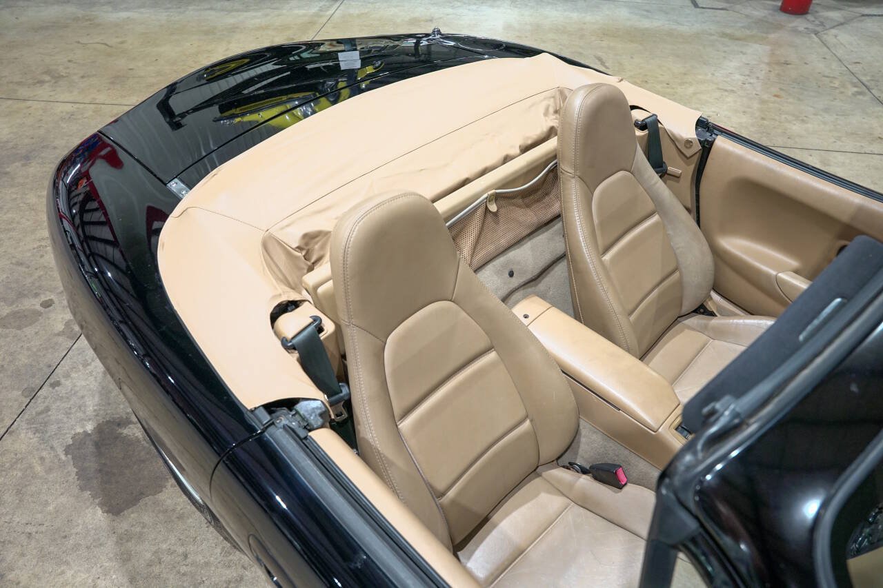 Used 1999 MAZDA MX-5 Miata RWD image 18
