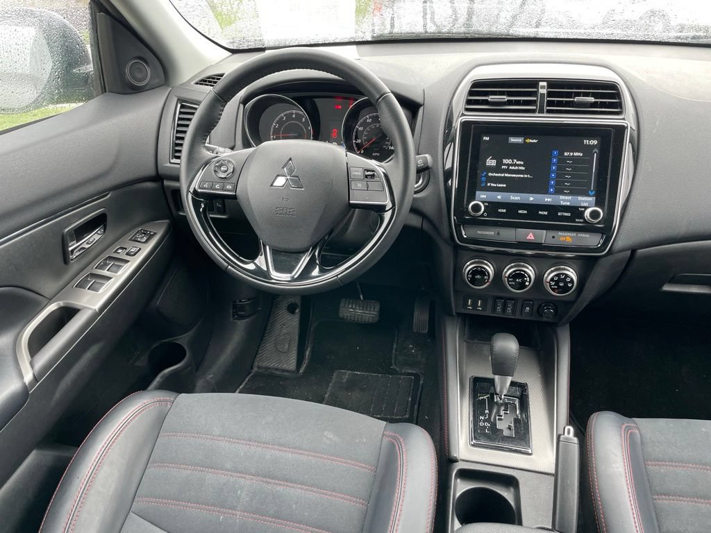 Used 2025 Mitsubishi Outlander Sport SE AWD/4WD image 8