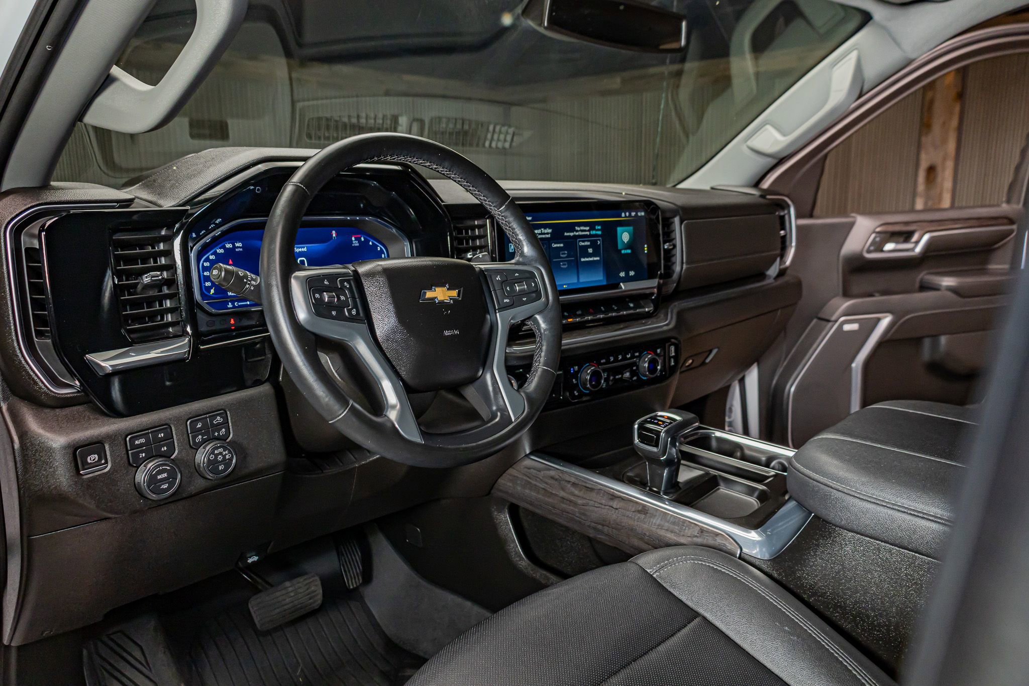 Used 2023 Chevrolet Silverado 1500 LTZ image 17