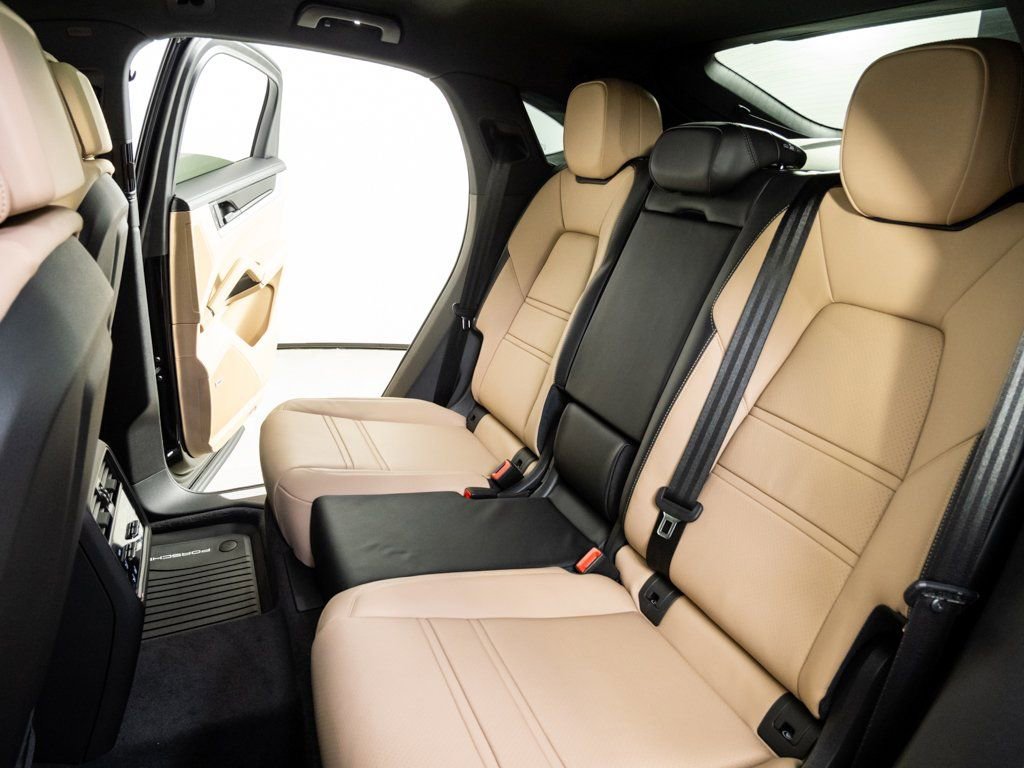 New 2026 Porsche Cayenne Coupe image 22