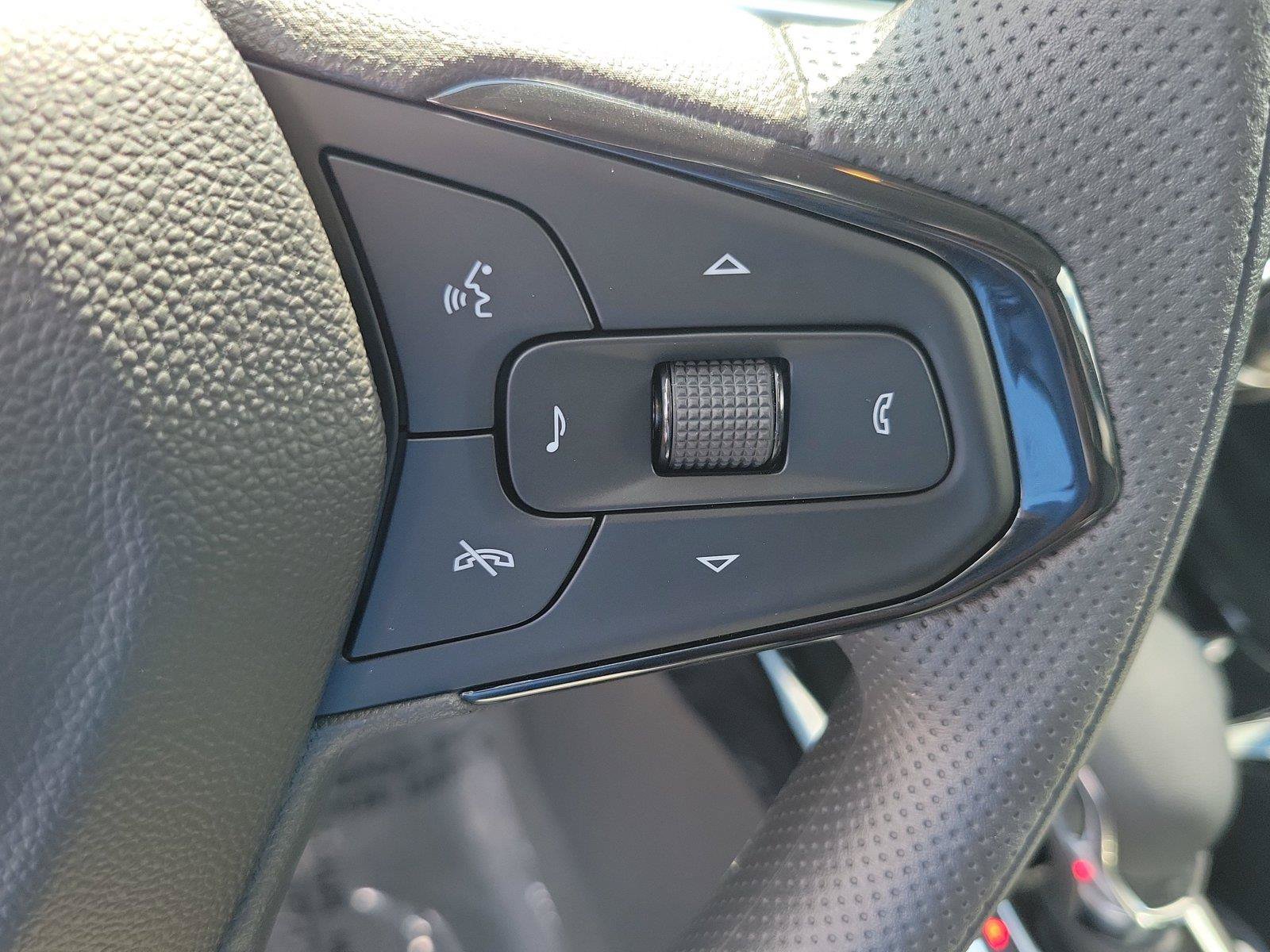 Used 2026 Chevrolet Trax LT FWD image 27