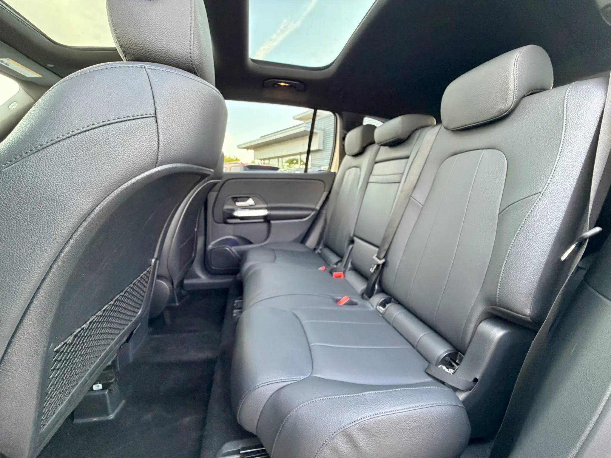 Used 2022 Mercedes-Benz GLB 250 4MATIC w/ Premium Package Lite image 25