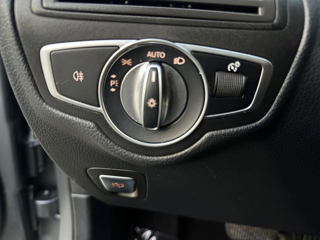 Used 2022 Mercedes-Benz GLC 300 4MATIC Coupe image 26