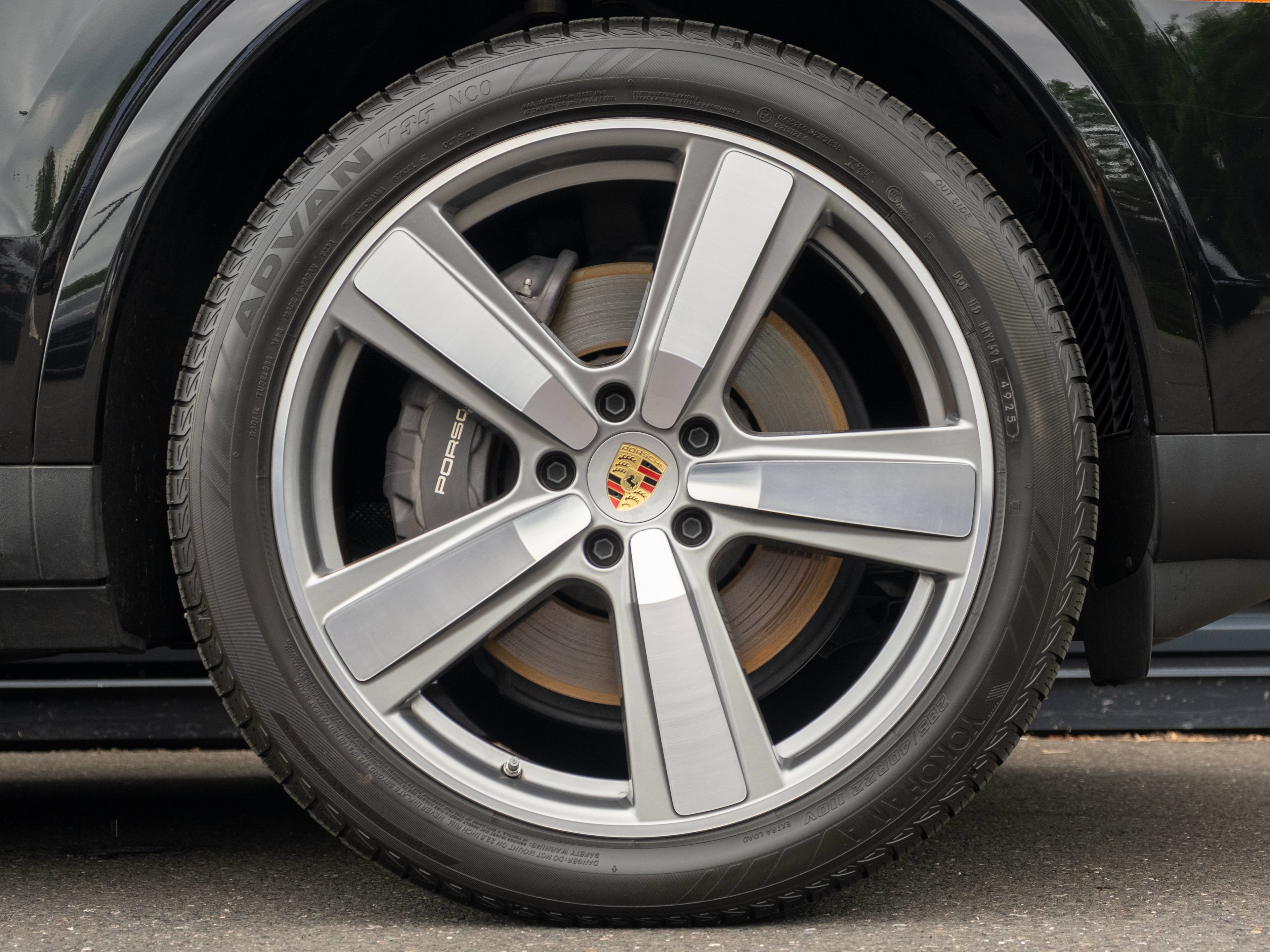 Certified 2024 Porsche Cayenne AWD/4WD image 15