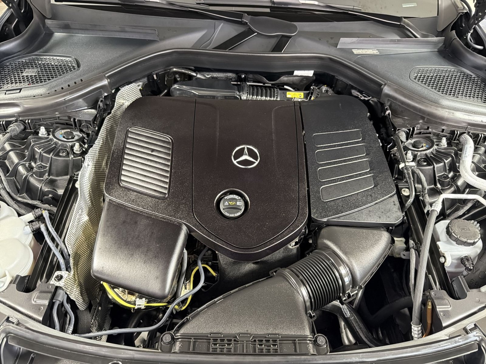 Used 2025 Mercedes-Benz GLC 300 4MATIC image 28