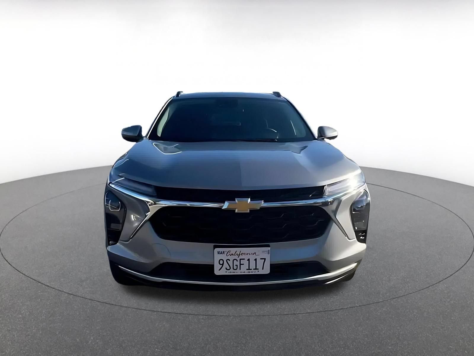 Used 2025 Chevrolet Trax LT FWD image 4