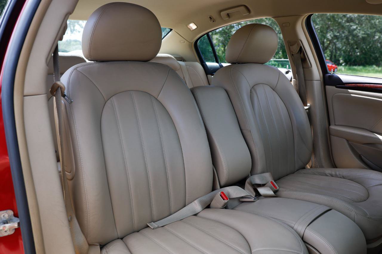 Used 2011 Buick Lucerne CXL FWD image 16