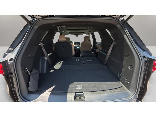Used 2023 Chevrolet Traverse Premier w/ LPO, Cargo Package AWD/4WD image 32