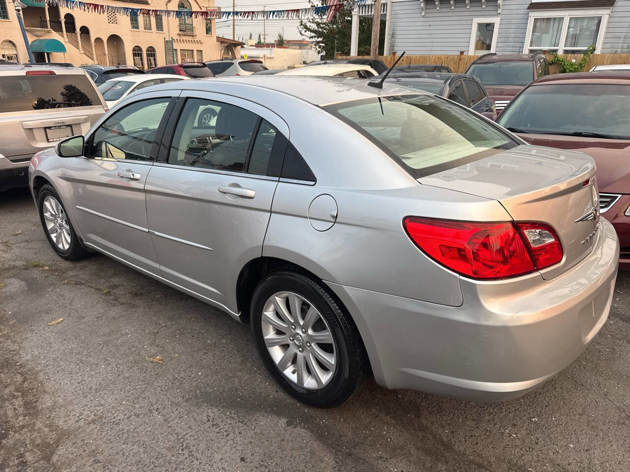 Used 2010 Chrysler Sebring Limited image 4