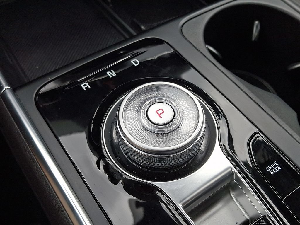 Certified 2025 Kia Carnival SX Prestige FWD image 17
