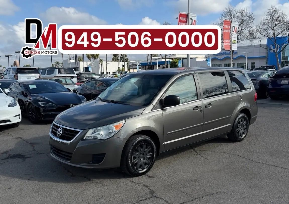 Used 2010 Volkswagen Routan S image 1