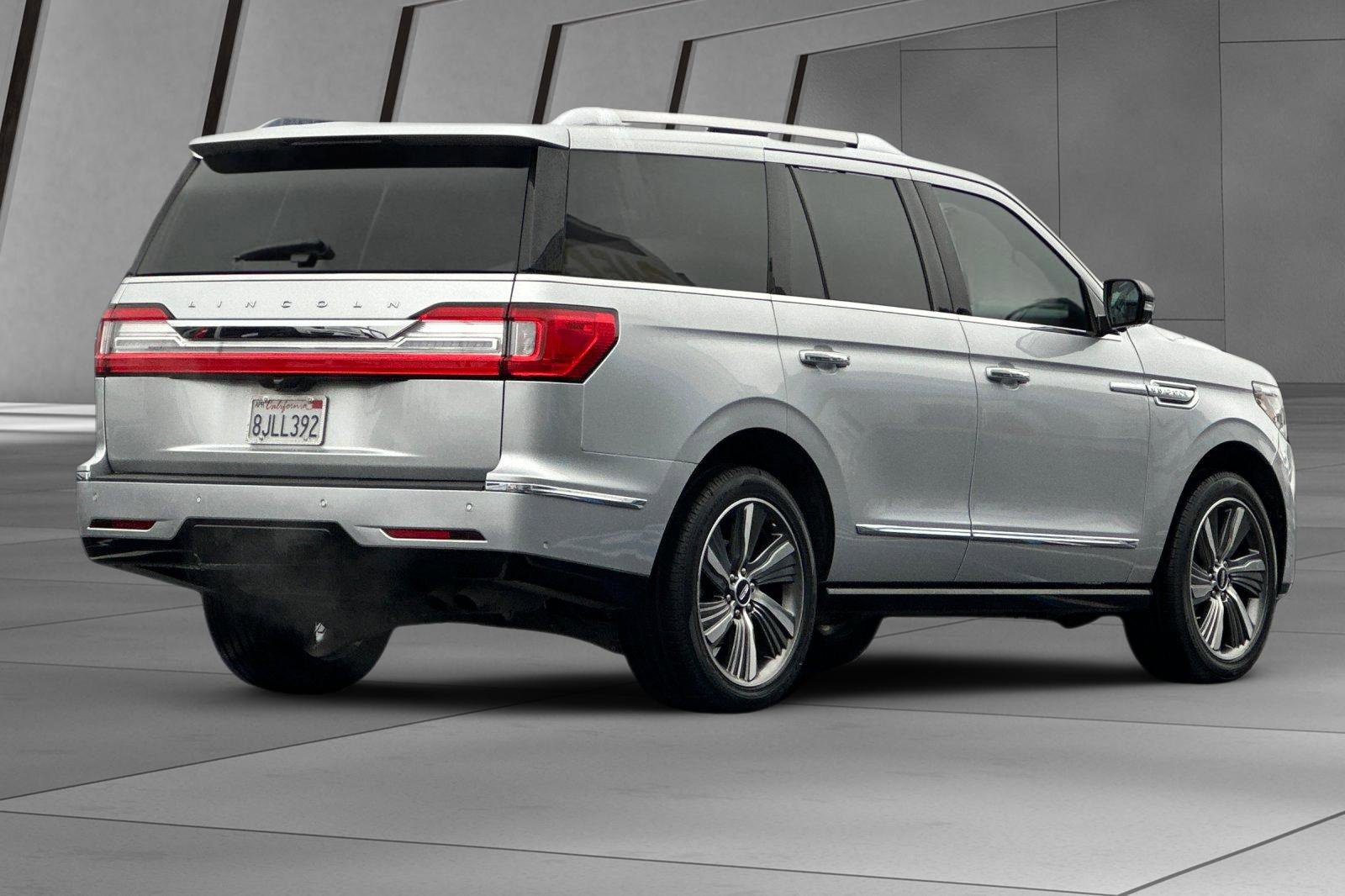 Used 2019 Lincoln Navigator Reserve image 4