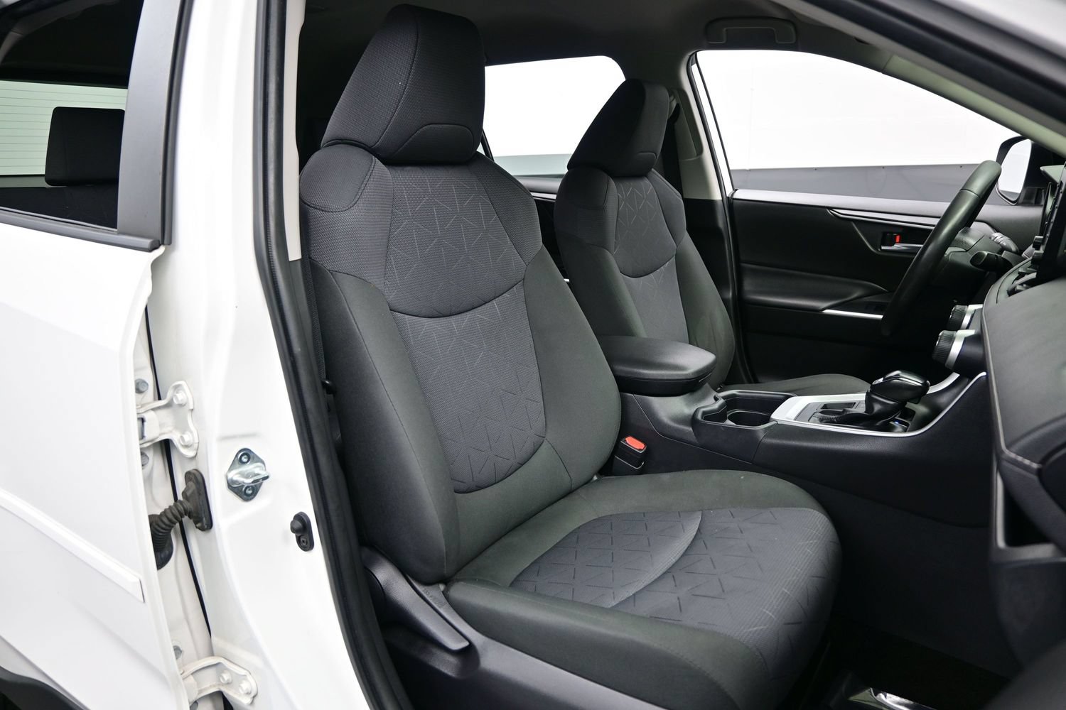 Used 2020 Toyota RAV4 XLE w/ XLE Grade Weather Package AWD/4WD image 14