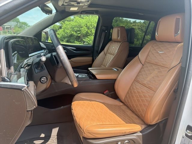 Used 2023 Cadillac Escalade ESV Sport w/ LPO, ONYX Package AWD/4WD image 8