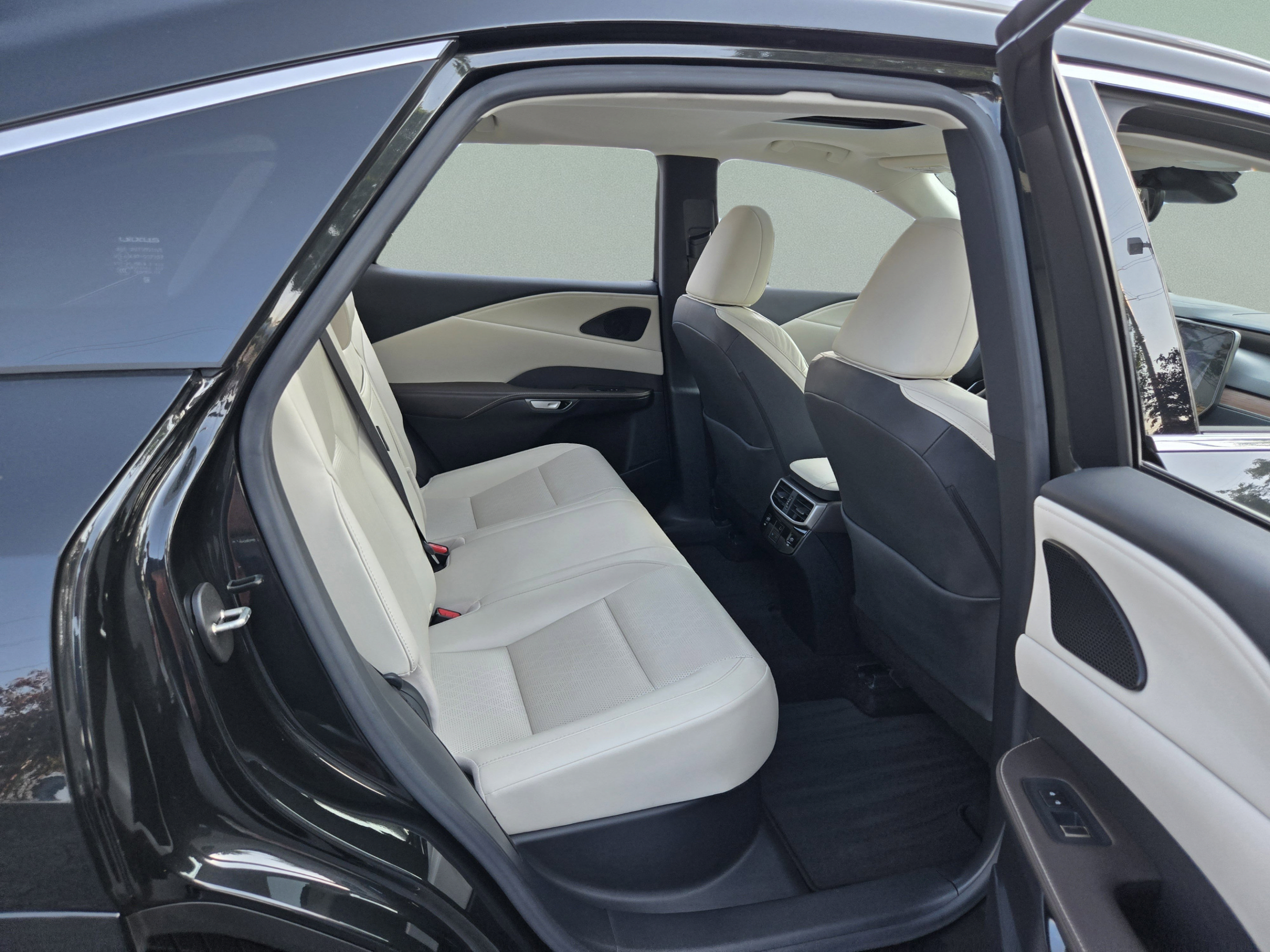 Certified 2023 Lexus RX 350 Premium Plus w/ Cold Area Package FWD image 14