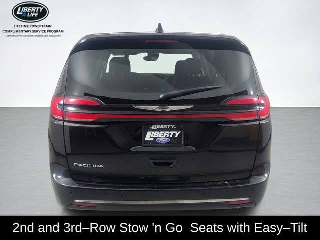Used 2024 Chrysler Pacifica Touring-L FWD image 4