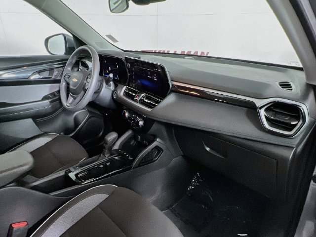 Used 2024 Chevrolet TrailBlazer LT AWD/4WD image 35