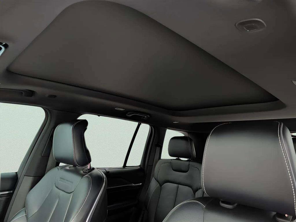 Used 2023 Jeep Grand Cherokee Overland w/ Luxury Tech Group IV image 9