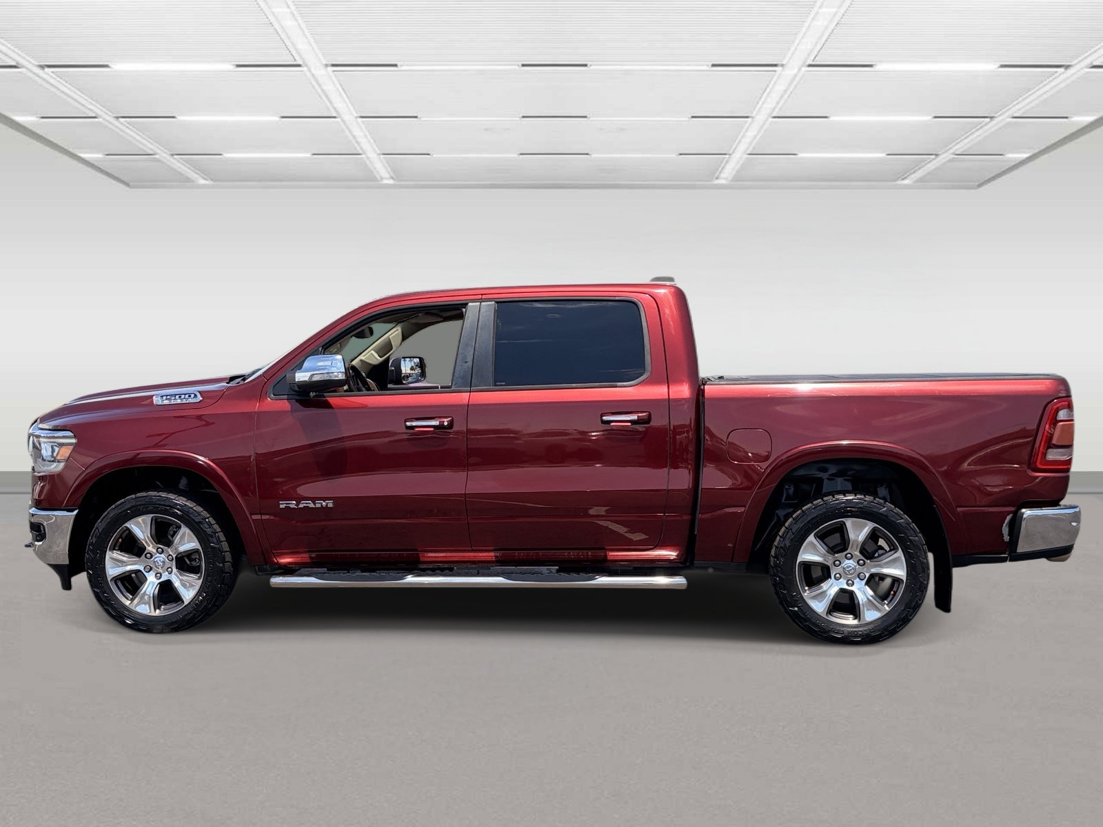 Used 2019 RAM 1500 Laramie AWD/4WD image 2