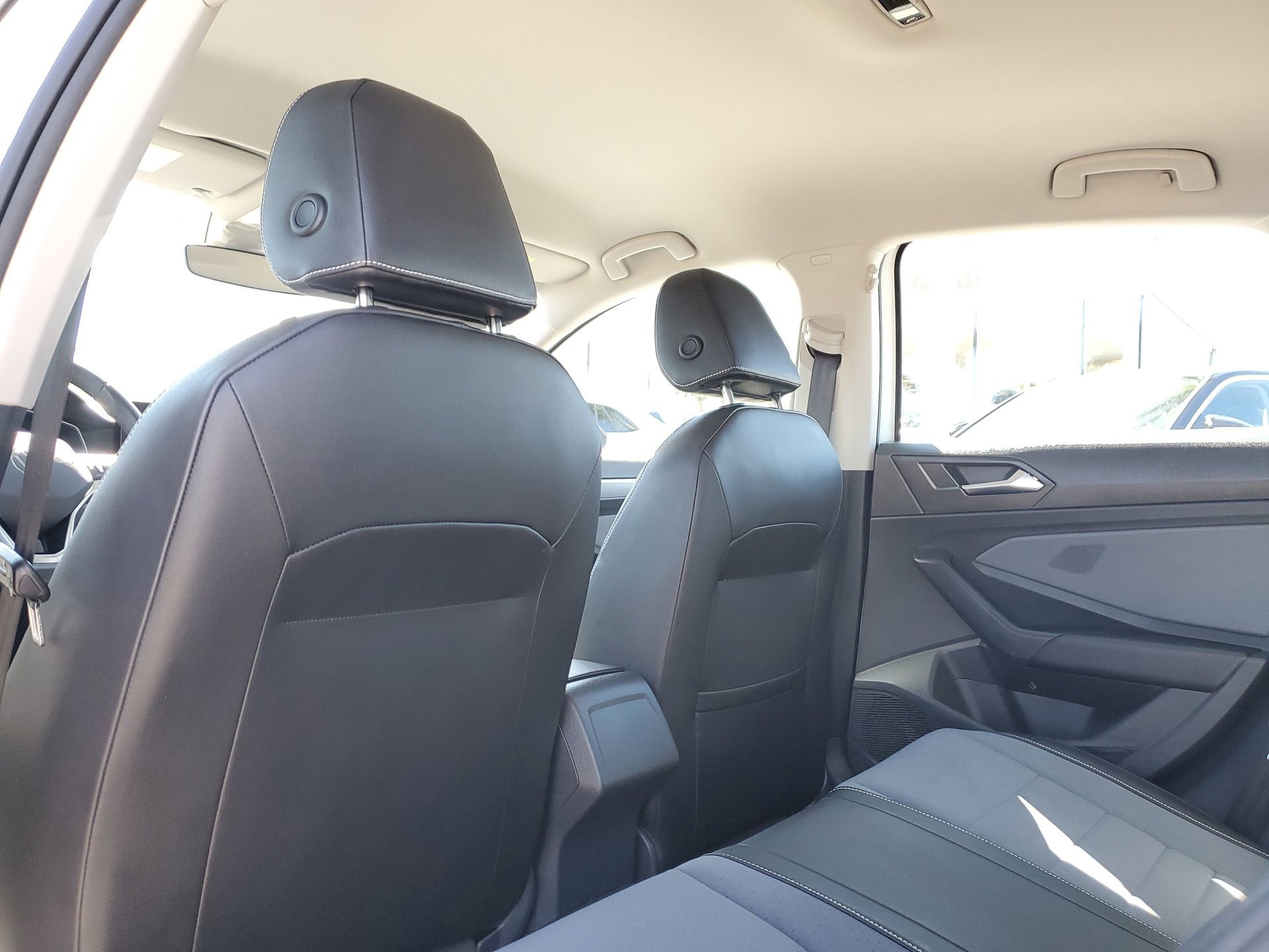 Used 2025 Volkswagen Jetta SE image 12