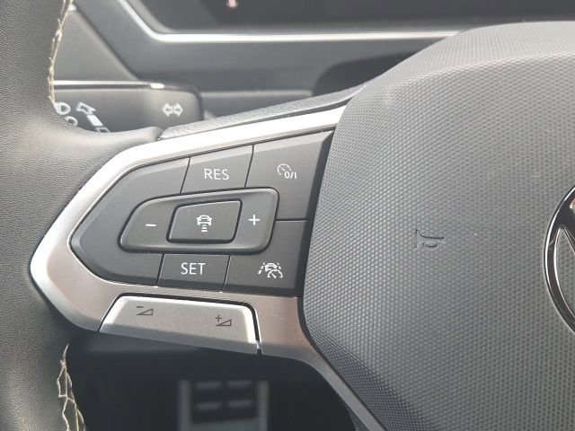 Used 2023 Volkswagen Tiguan SE R-Line image 40