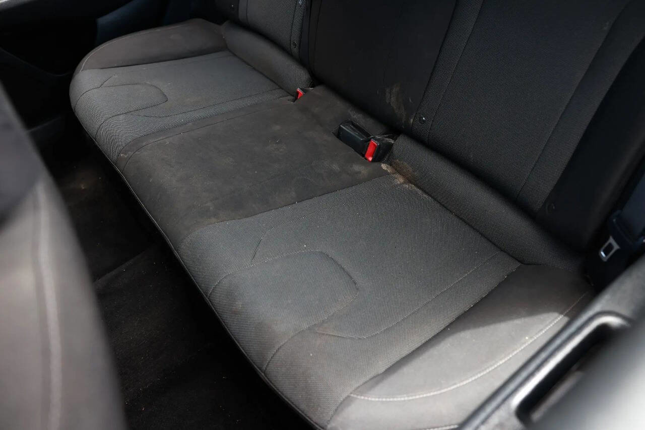 Used 2021 Hyundai Elantra SE FWD image 14