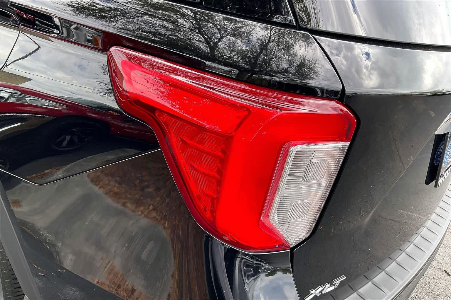 Used 2023 Ford Explorer XLT image 29