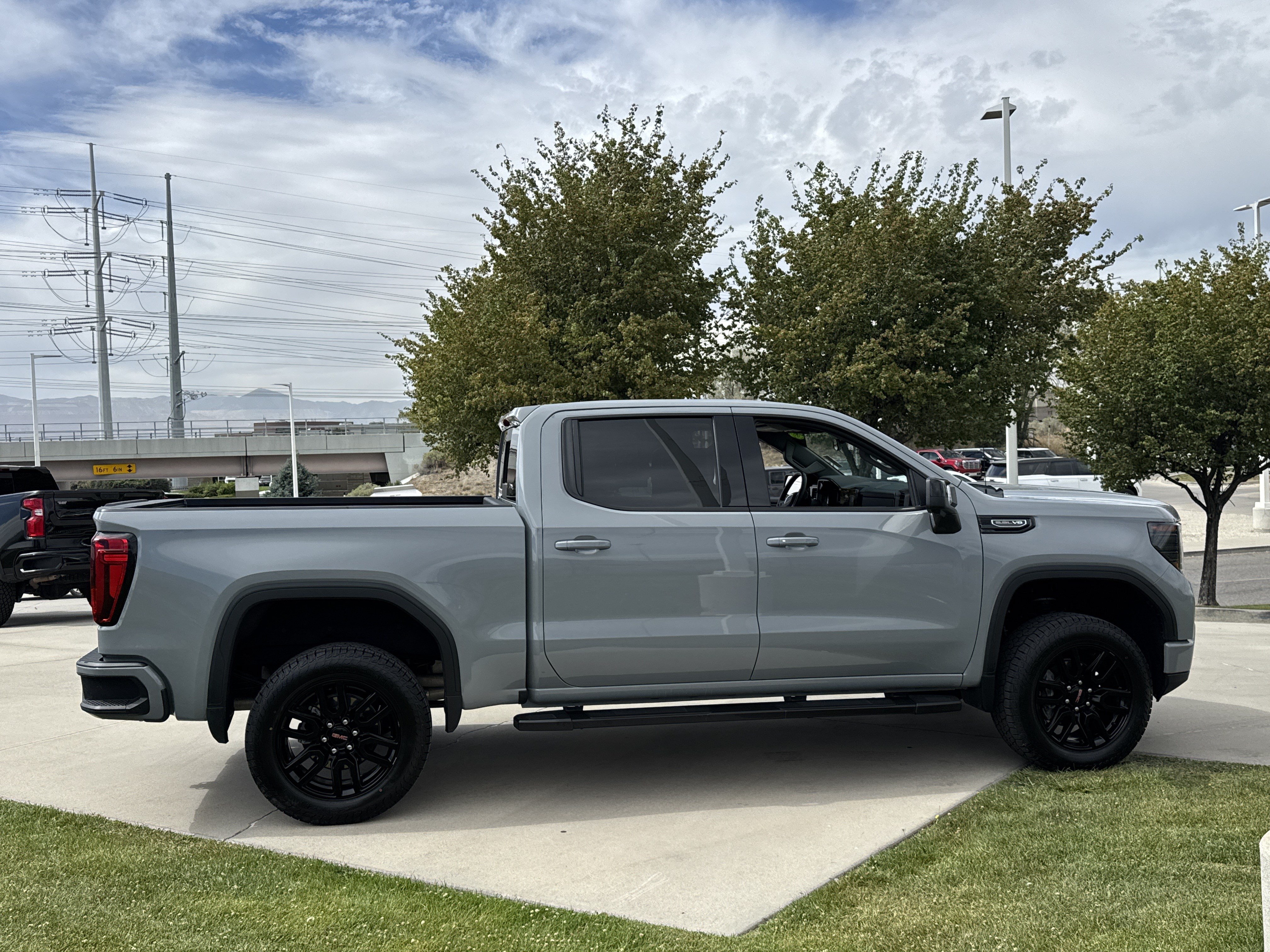 Used 2024 GMC Sierra 1500 Elevation w/ Elevation Premium Package AWD/4WD image 6