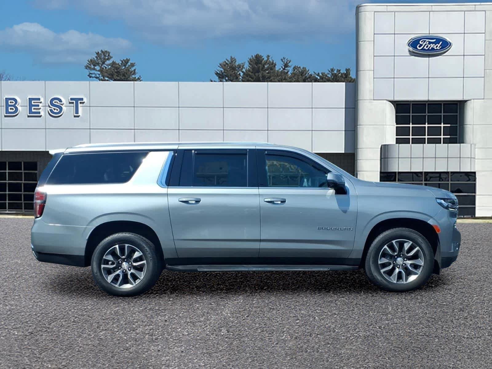 Used 2023 Chevrolet Suburban LT w/ Luxury Package AWD/4WD image 9
