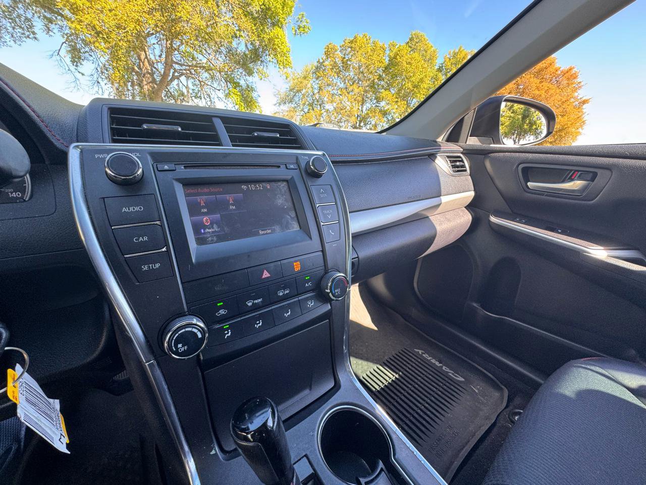Used 2017 Toyota Camry SE image 21