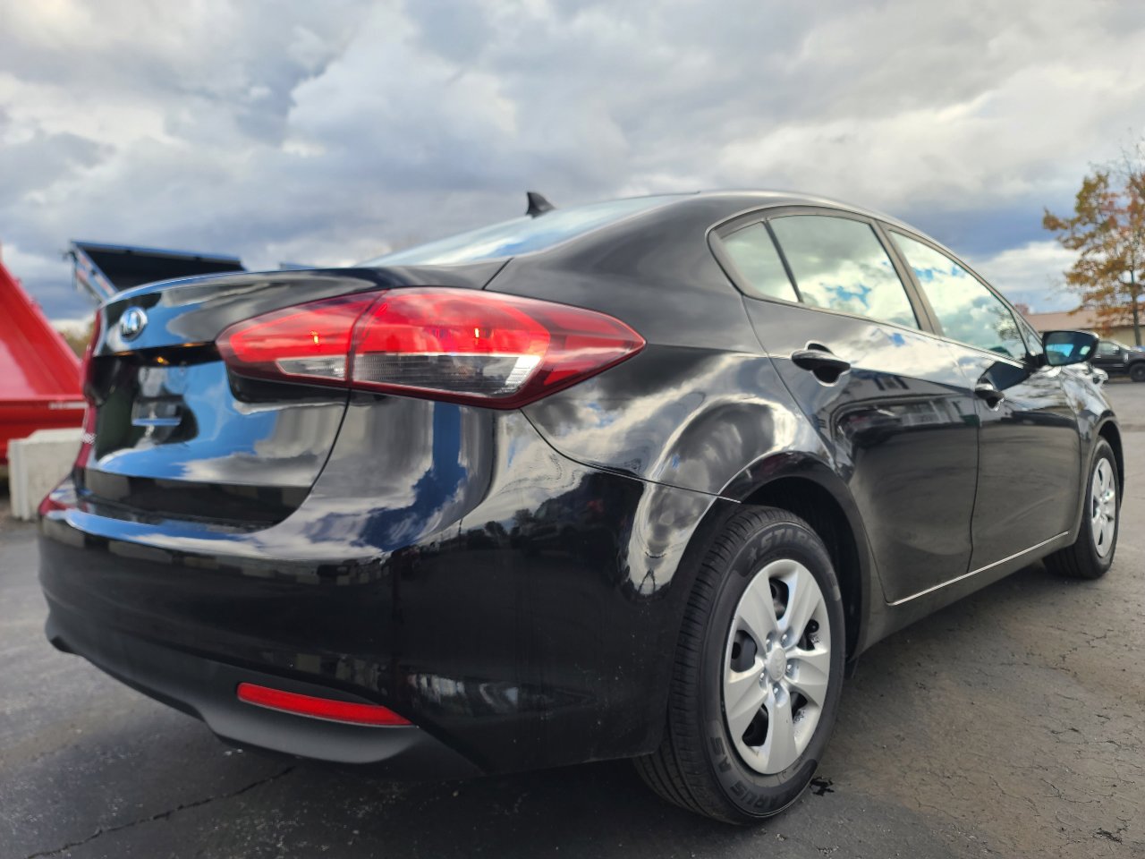 Used 2018 Kia Forte LX w/ LX Rear Camera Package image 5