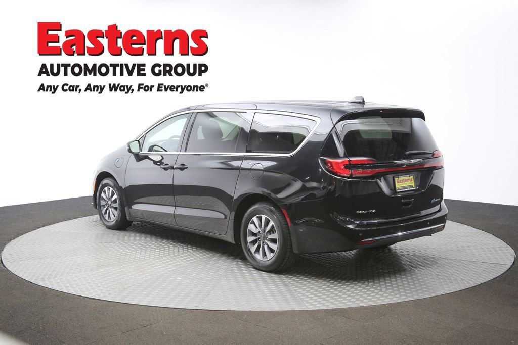 Used 2023 Chrysler Pacifica Touring-L image 61