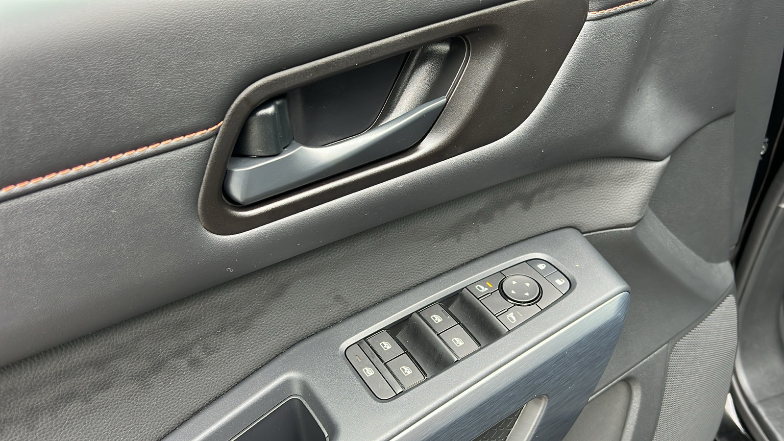 Used 2025 Nissan Pathfinder Rock Creek AWD/4WD image 17