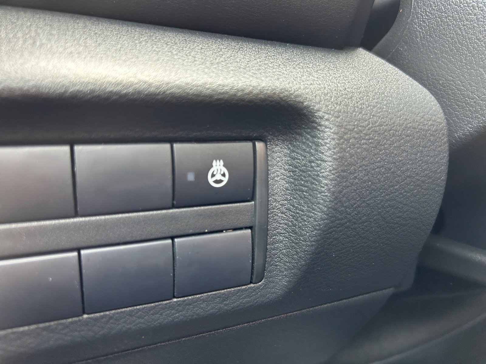 Used 2024 Nissan Kicks SR w/ SR Premium Package FWD image 22