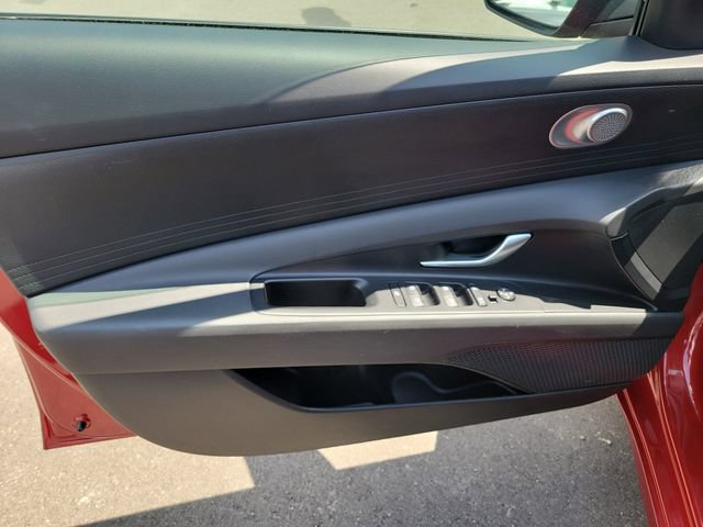 Certified 2025 Hyundai Elantra SE FWD image 15