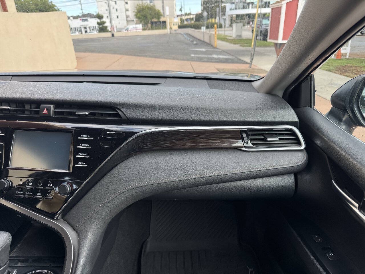 Used 2018 Toyota Camry LE FWD image 21